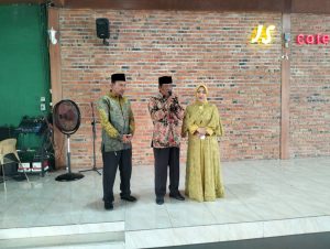 Pembacaan Do'a oleh H.Saidi saat Tasyakuran usia pelantikan di kediaman Juanah Sarmili