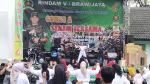 Senam Bersama Peserta di pandu oleh instruktur