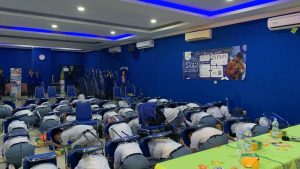 Dokumentasi: Simuasi penyelamatan diri dalam kegiatan sosialisasi mitigasi bencana  yang dilaksanakan UPER