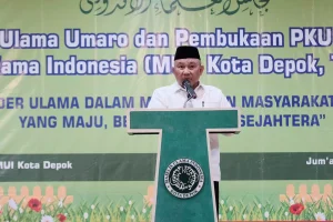 Wali Kota Depok Mohammad Idris saat membuka Pendidikan Kader Ulama (PKU) Majelis Ulama Indonesia (MUI) Kota Depok Angkatan X Tahun 2024 yang sekaligus irangkai dengan pengajian yang melibatkan para ulama dan umaro. di aula gedung MUI Kota Depok.