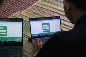 Dokumentasi: Tim UPER membantu merancang website Desa Alamandeh