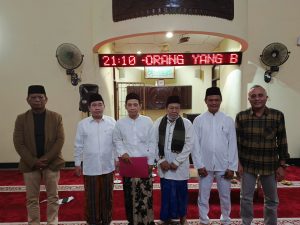 Tim Formatur bersama Ketua DKM Masjid Al - Huda H.Aif Fachrudin