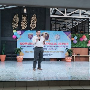 Lurah Jatijajar, H. Mujahidin saat memberikan sambutan pada HUT KJD