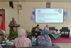 Lurah Mekarjaya Nelda Purnadia wardhani saat memberikan paparan pada kegiatan Musrenbang kelurahan Mekarjaya