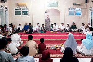 Lurah Mekarjaya Dra. Nelda Purnadia Wardhani saat menyampaikan sambutan