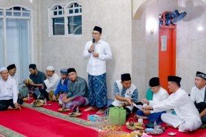 Ustadz Darma Ami Fauzi Lc.MA menyampaikan cermahnya saat acara