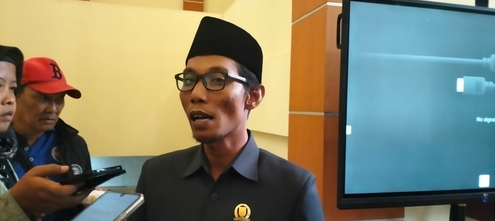 Ketua Fraksi PKB sekaligus Sekretaris Komisi D DPRD Kota Depok, Siswanto,saat memberikan keterangan kepada wartawan,Jumat,(23/05/2025)