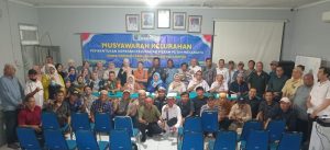 Foto bersama Lurah Mekarjaya,Pengurus Koperasi dan peserta musyawarah