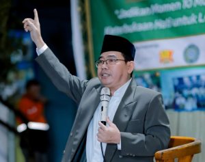 KH.M.Djaelani S.Ag saat menyampaikan tausiah pada acara santunan