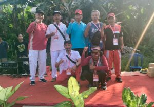 Ketua RW 09 =,Bambang Haryoto bersama para ketua RT foto bersama Sekel Sukmajaya