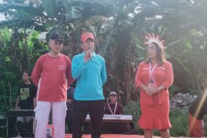 Sekel Sukmajaya Haji sabeni saat menyampai sambutan di hadapan ratusan peserta jalan santai warga RW 09 sukmajaya