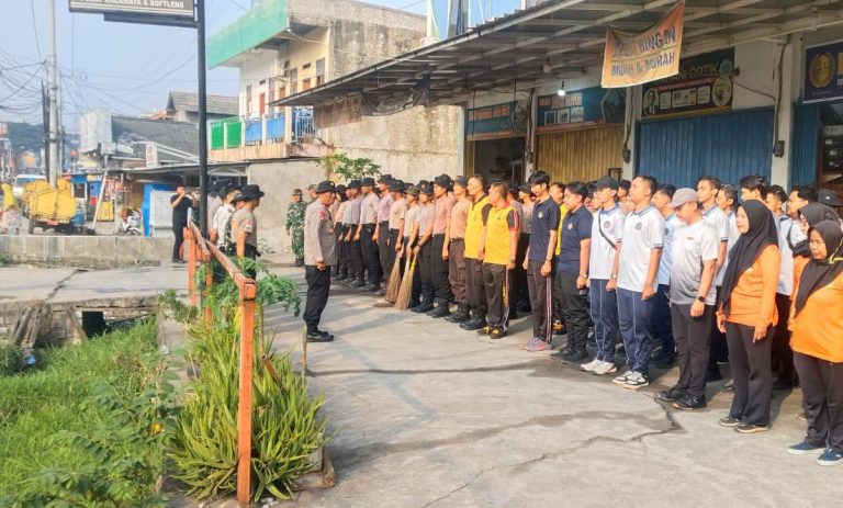 Gerakan Nasional ASRI di Pasar Tegal Danas, Sinergi Nyata TNI-Polri Hadirkan Lingkungan Bersih dan Sehat
