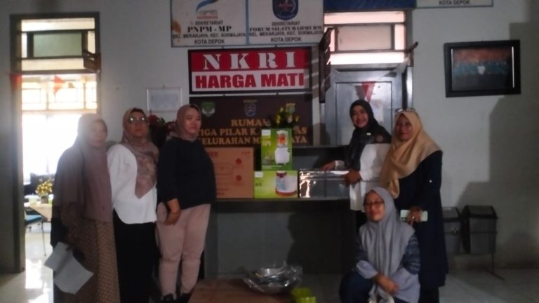 Kelompok PEKKA Kelurahan Mekarjaya Terima Bantuan Alat Usaha, Nelda : Semoga Bantuan iini Mampu Meningkatkan Penghasilan Keluarga