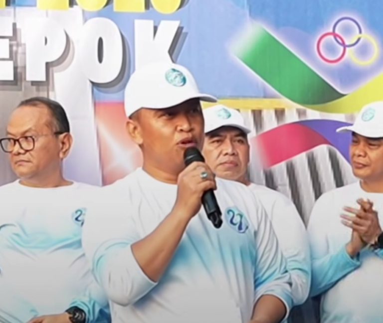 Walikota Depok Lepas Peserta Jalan Sehat di Acara Car Free Day Sekaligus Peluncuran RBI
