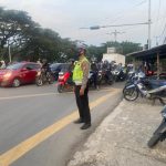 LALU LINTAS TERPANTAU KONDUSIF, POLSEK CIKARANG PUSAT HADIR MENJAGA KELANCARAN MOBILITAS MASYARAKAT