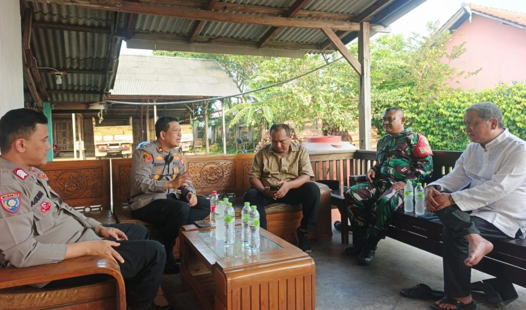 Kapolsek Cikarang Timur Perkuat Sinergi Kamtibmas, Sambangi Para Kepala Desa Demi Kondusifitas Pengisian BPD dan Persiapan Pilkades Serentak