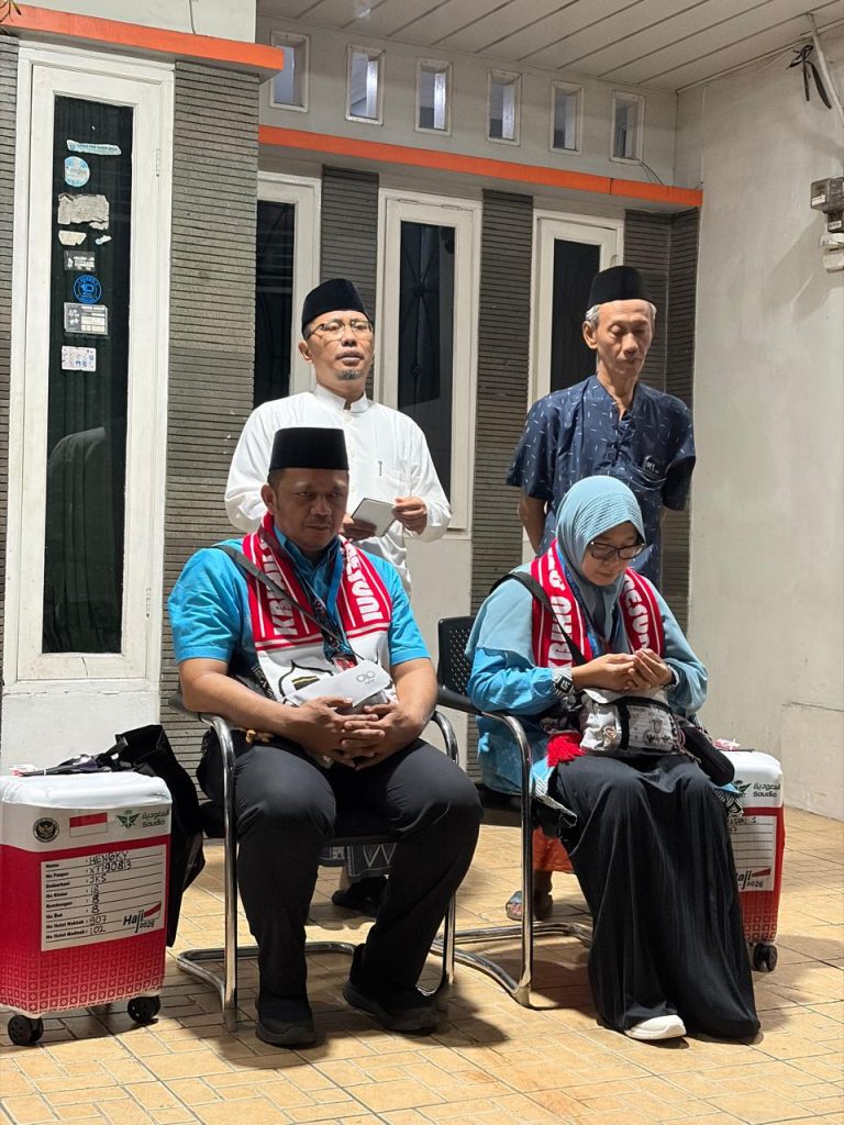 Anggota DPRD Depok Hengky ST. M.Sos dan Istri Berangkat Menunaikan Ibadah Haji 1447 H, Dilepas Keluarga Besar