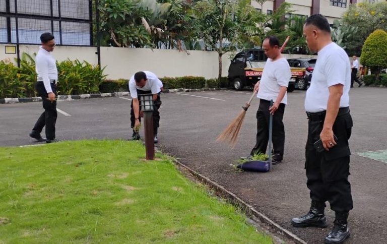 Polsek Cikarang Pusat Canangkan Gerakan “Jaga Jakarta Bersih dan Asri”, Perkuat Kepedulian Lingkungan dan Semangat Gotong Royong