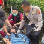 Aksi Humanis, Polda Jabar Gercep Beri Pertolongan Pertama ke Bobotoh yang Pingsan Saat Konvoi Persib