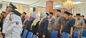 Dra Nelda Purnadia Wardani saat mengikuti upacara pelantikan