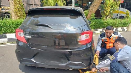 Tertib Dimulai dari Balai Kota, Dishub Depok Gembok Puluhan Mobil ASN & Warga yang Parkir Sembarangan