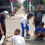 Warga RW 10 Mekarjaya Kerja Bakti Bersihkan Drainase, Harap Perbaikan Menyeluruh dari Pemerintah