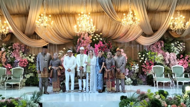 Pernikahan Putri Bang Hasbullah: Menyatukan Keluarga Besar Tokoh Depok, Dihadiri Tokoh Lintas Wilayah hingga Menteri, Ini Pesan KDM