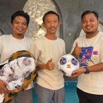 Karang Taruna Desa Sukaresmi Serahkan Puluhan Bola untuk SSB Persipa Kampung Pagaulan, Wujud Nyata Dukungan bagi Generasi Muda Berprestasi