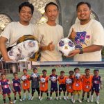 Siswa dan Orang Tua SSB Persipa Sukaresmi Apresiasi Karang Taruna atas Bantuan Bola Latihan