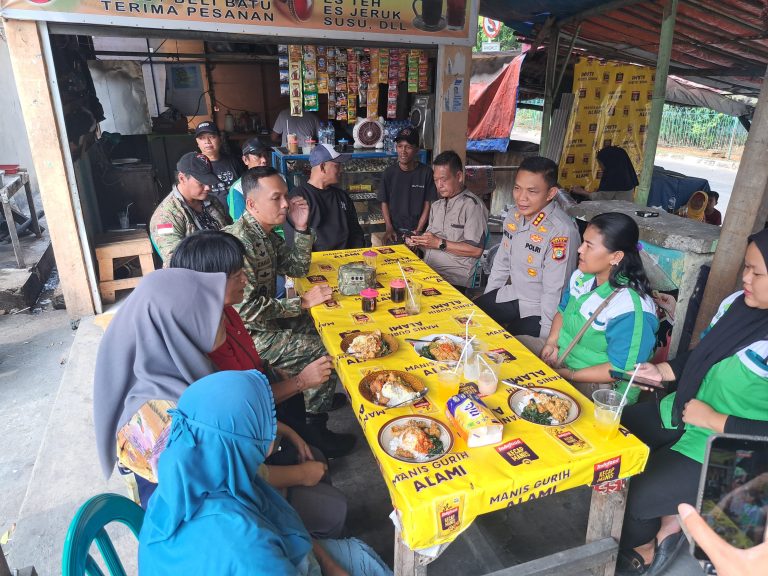 Jaga Depok On The Spot di Pasar Agung, Kapolres dan Dandim Turun Langsung Serap Aspirasi Warga serta Salurkan Bantuan Sosial