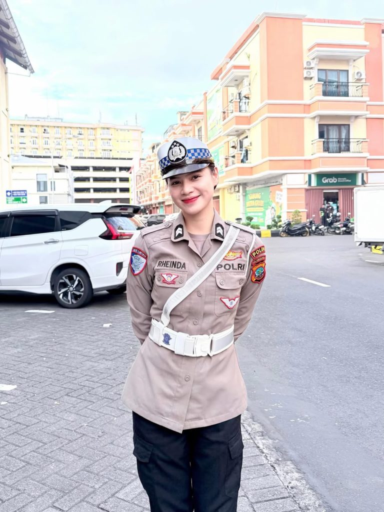 Ponakan Agus Flores Bertugas di SPRI Dirlantas Polda Sulut, Briptu Indah Siap Mengabdi dan Ingin Berkiprah Bersama Sang Paman