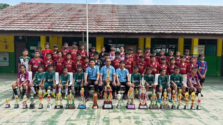 SDN Jatiluhur 2 Kota Bekasi Sukses Borong Gelar Juara U-9 dan U-12 di Futsal Club Fourpeo Jilid 2