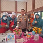 Kapolsek Cikarang Pusat Berikan Dukungan kepada Tim PKK dalam Lomba Memasak Hari Bhayangkara ke-80