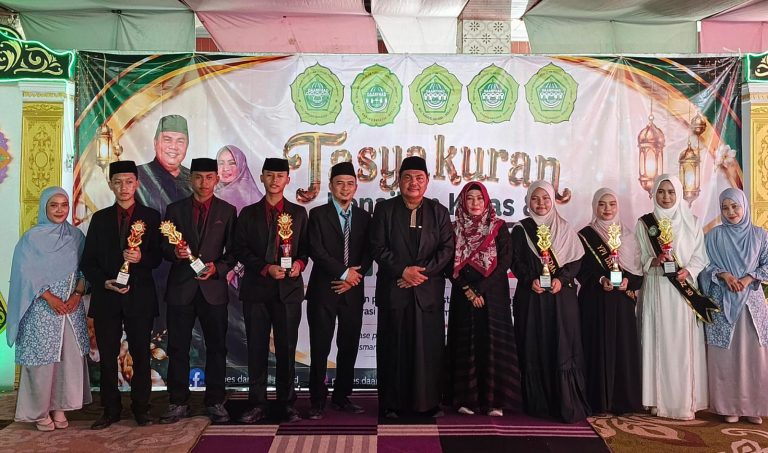 Tasyakuran Wisuda & Kenaikan Kelas Pondok Pesantren Da’arfhad Berlangsung Khidmat, Menjadi Momentum Melahirkan Generasi Berilmu dan Berakhlakul Karimah