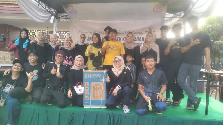 Maknai Hijrah, Jalan Santai Masjid Baiturahman Satukan Warga dan Dorong Perekonomian Lokal   