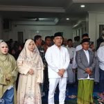 Peringati Hari Asyura, Hj Lina Herlina dan H. Oma Mihardja Rizki Tebar Kepedulian untuk Anak Yatim dan Lansia di Sukaluyu