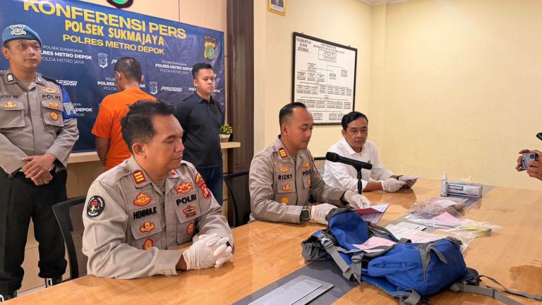 Gunakan Pistol Mainan, Lulusan S2 Terlilit Pinjol Ditangkap Warga Usai Rampok Toko Emas di Depok