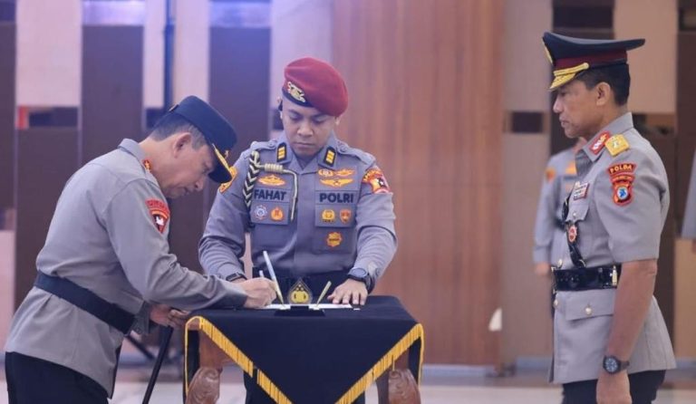 Regenerasi Kepemimpinan,Kapolri Resmi Lantik Enam Kapolda Baru di Rupattama Mabes Polri