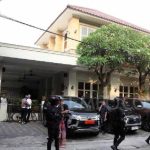 Penggeledahan Cafe de’CLAN Signature: Polisi Temukan Tumpukan USD dan SGD di dalam Brankas Rahasia