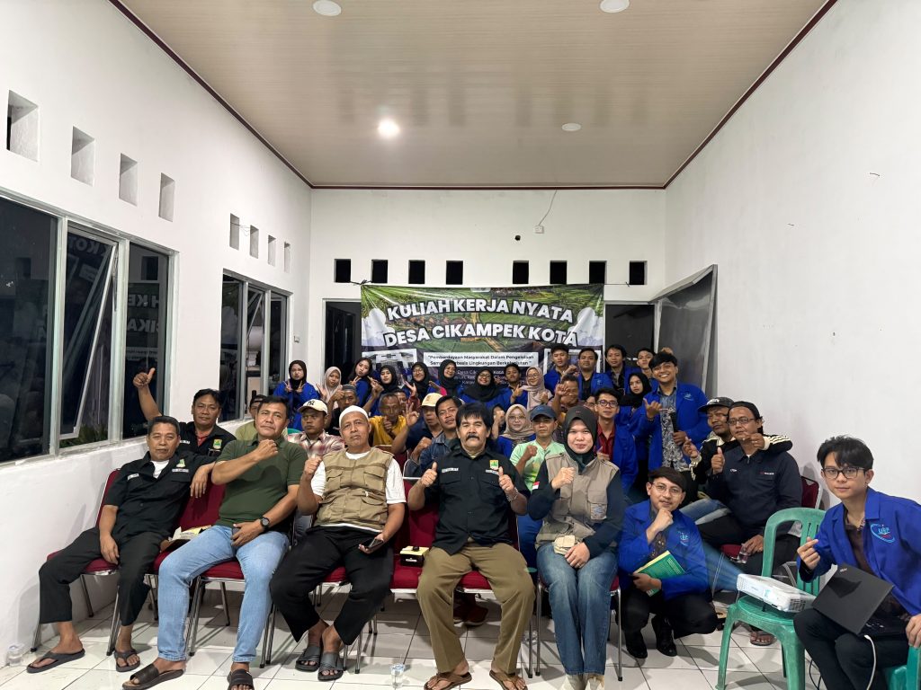 Menyulap Sampah Menuju Desa Berkelanjutan: Mahasiswa KKN UBP Karawang Gagas Revolusi Hijau di Cikampek Kota