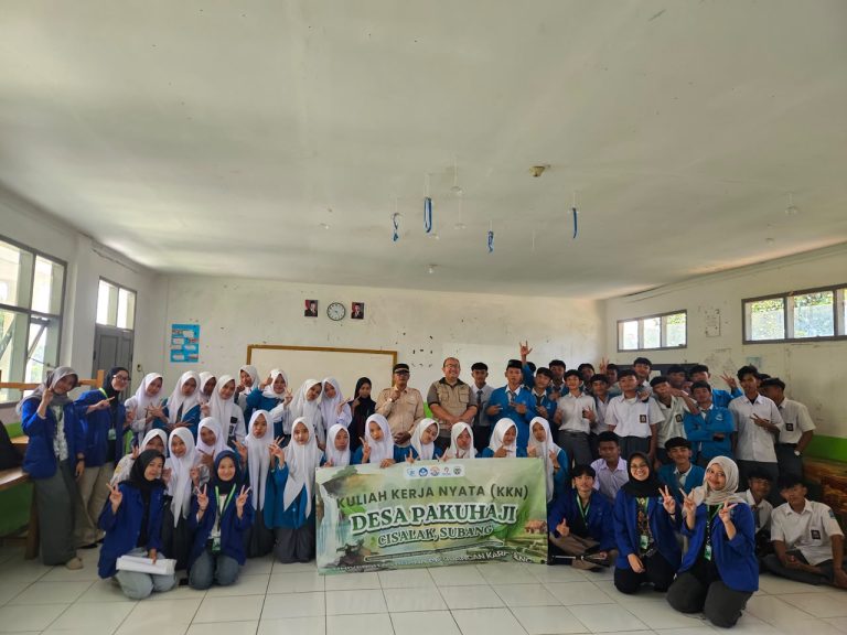Bukan Sekadar Sosialisasi, Mahasiswa KKN UBP Karawang Tanamkan “Jiwa Eko” pada Siswa SMA IT Daarussuud Pakuhaji