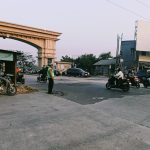 Polsek Cikarang Pusat Intensifkan Pengaturan Lalu Lintas, Arus Kendaraan di Depan Pasar Modern Terpantau Lancar