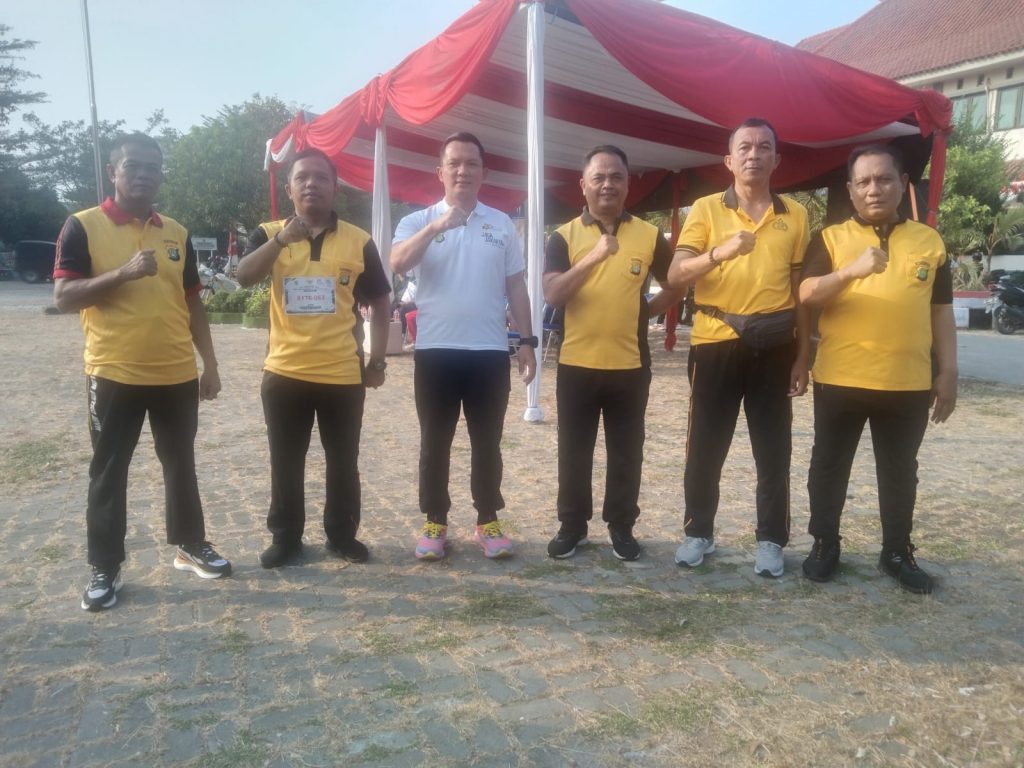 Gerak Jalan Santai HUT Kemerdekaan RI ke-81 di Cikarang Pusat Meriah, Kapolsek AKP Elia Umboh Pastikan Kegiatan Aman dan Kondusif