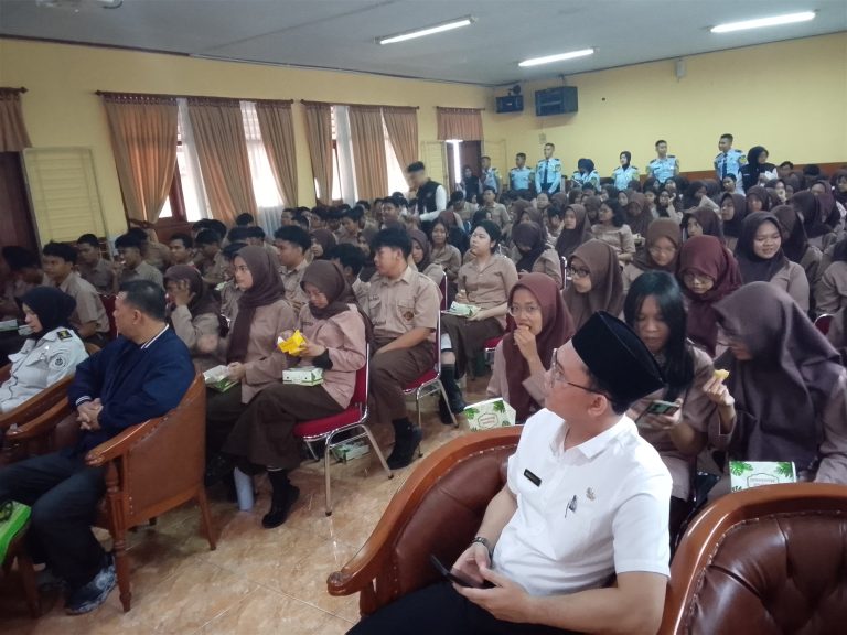 Imigrasi Depok Sasar Pelajar SMAN 2 Depok: Waspadai Jebakan Kerja Luar Negeri, Poltekim Jadi Jalan Masa Depan   