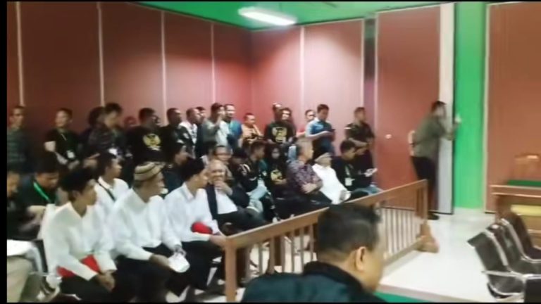 Sidang Jurnalis Muhammad Harun Dikawal Massa, Kuasa Hukum Desak Saksi Kunci Wahyu Gilang Dihadirkan