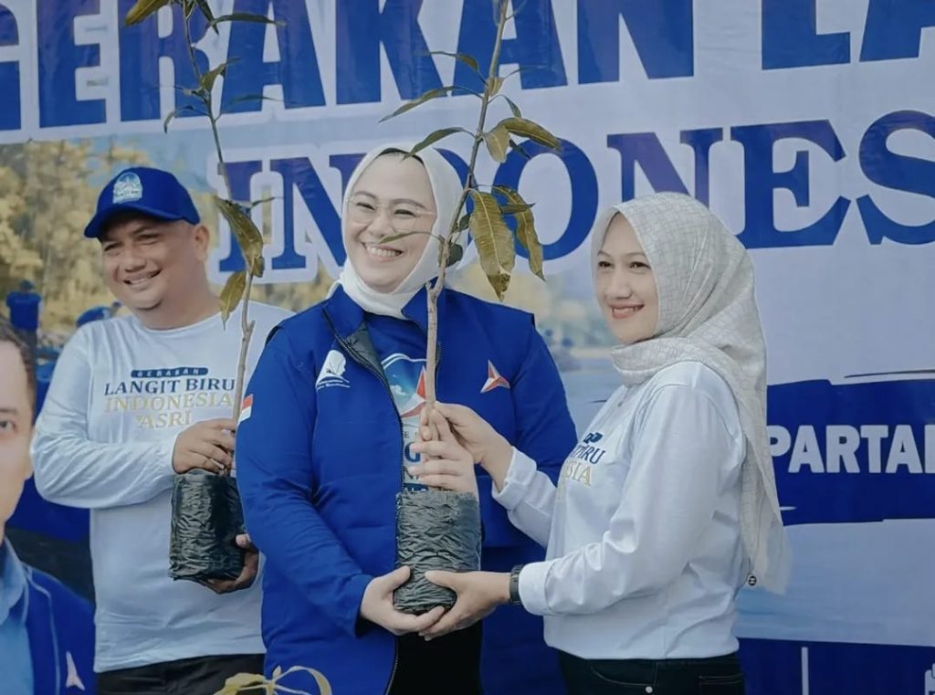 Hj. Entin Apresiasi Kepedulian Cellica Nurachadiana terhadap Lingkungan dan Pengembangan Wisata Desa Cipayung