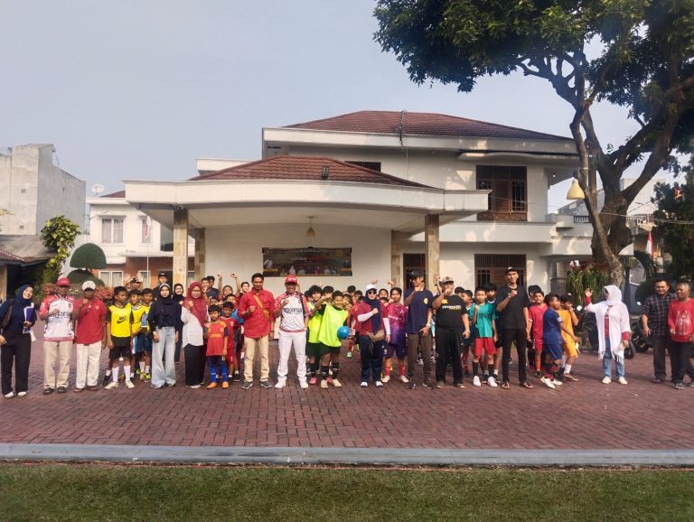 Dukungan Penuh Semua Pihak, Gebyar HUT RI ke-81 RW 01Kelurahan Mekarjaya Dimulai dengan Sepakbola Usia SD