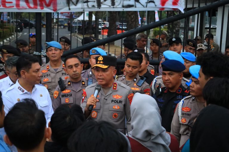 Kapolda Banten Bersama Pemprov Banten Terima Aspirasi Aliansi BEM Banten Bersatu