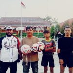 PSI Karawang Konsisten Tebar Kebaikan, Lapor Kang Cucu Salurkan Bantuan Bola untuk MI Attohiriyah