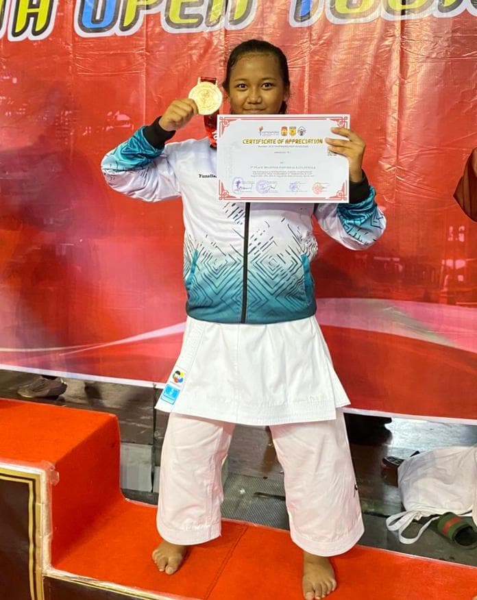 YUNALISA APRILIA PUTRI HARUMKAN NAMA CIREBON DI YOGYAKARTA, RAIH JUARA TIGA DAN PIAGAM KEMENPORA
